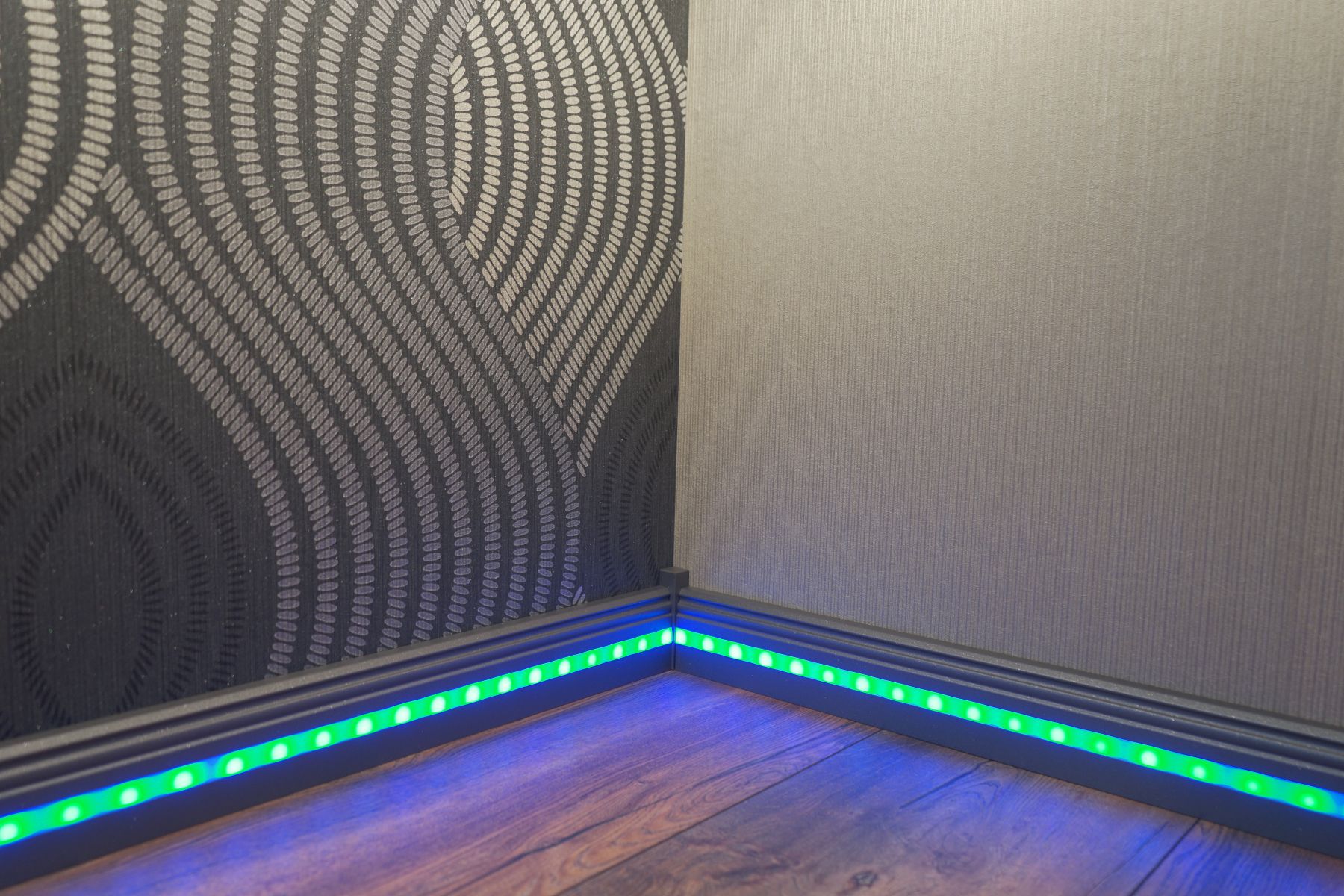 KuPro Aluminiumfussleiste anthrazit/LED