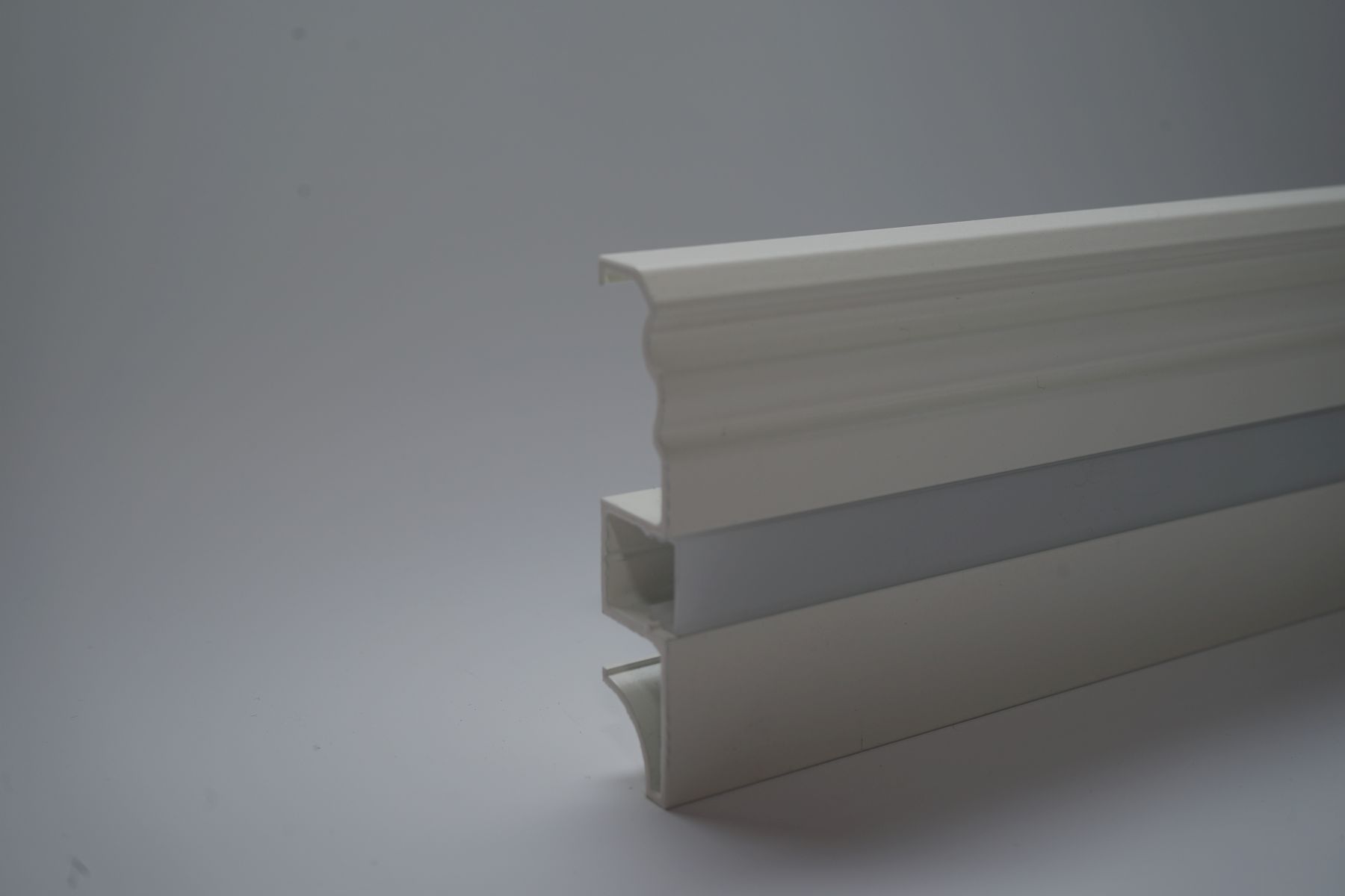 KuPro Aluminiumfussleiste weiß/LED