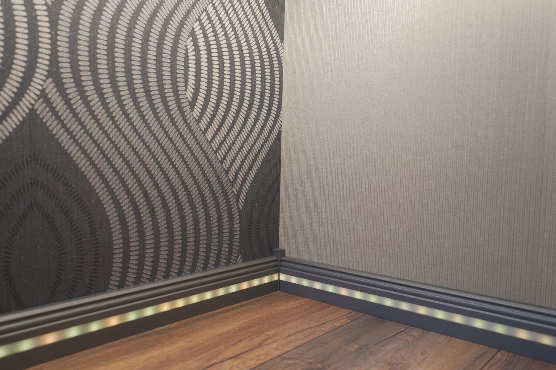KuPro Aluminiumfussleiste anthrazit/LED