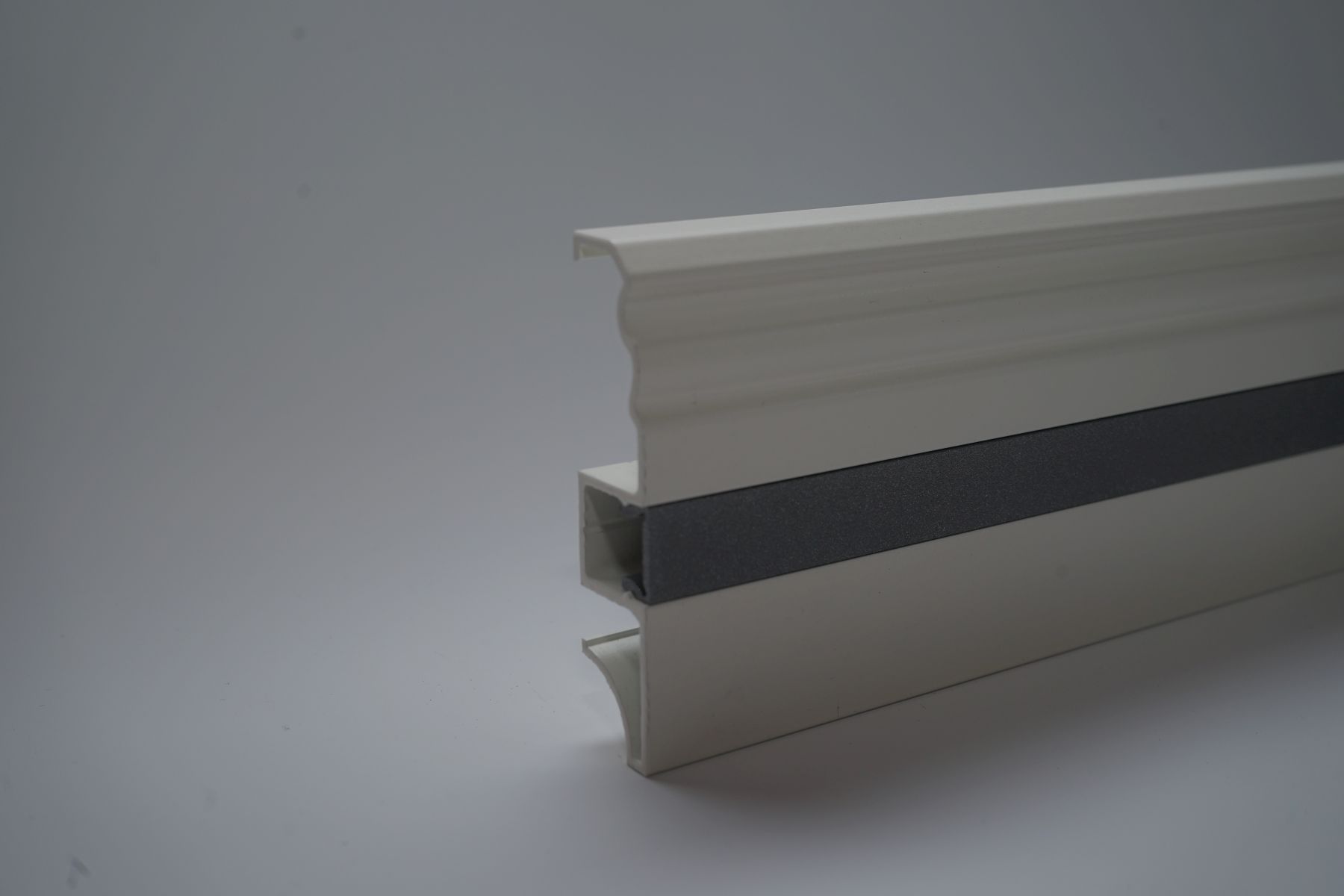 KuPro Aluminiumfussleiste weiß/anthrazit