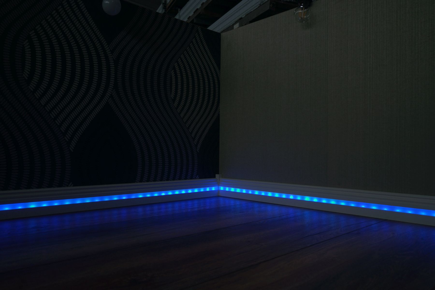 KuPro Aluminiumfussleiste weiß/LED