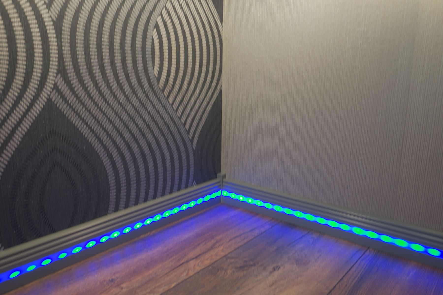 KuPro Aluminiumfussleiste grau/LED